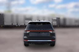 Lincoln Aviator Premiere AWD 2026 — side view