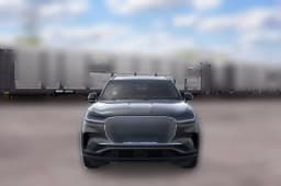 Lincoln Aviator Premiere AWD 2026 — side view