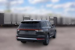 Lincoln Aviator Premiere AWD 2026 — side view