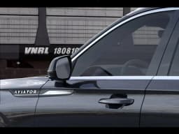 Lincoln Aviator Premiere AWD 2026 — side view