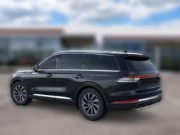 Lincoln Aviator Premiere AWD 2026 — side view