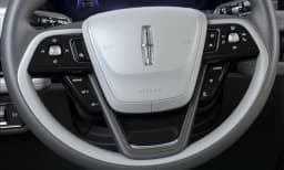 Lincoln Aviator Premiere AWD 2026 — side view