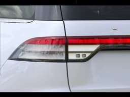 Lincoln Aviator Premiere AWD 2027 — side view