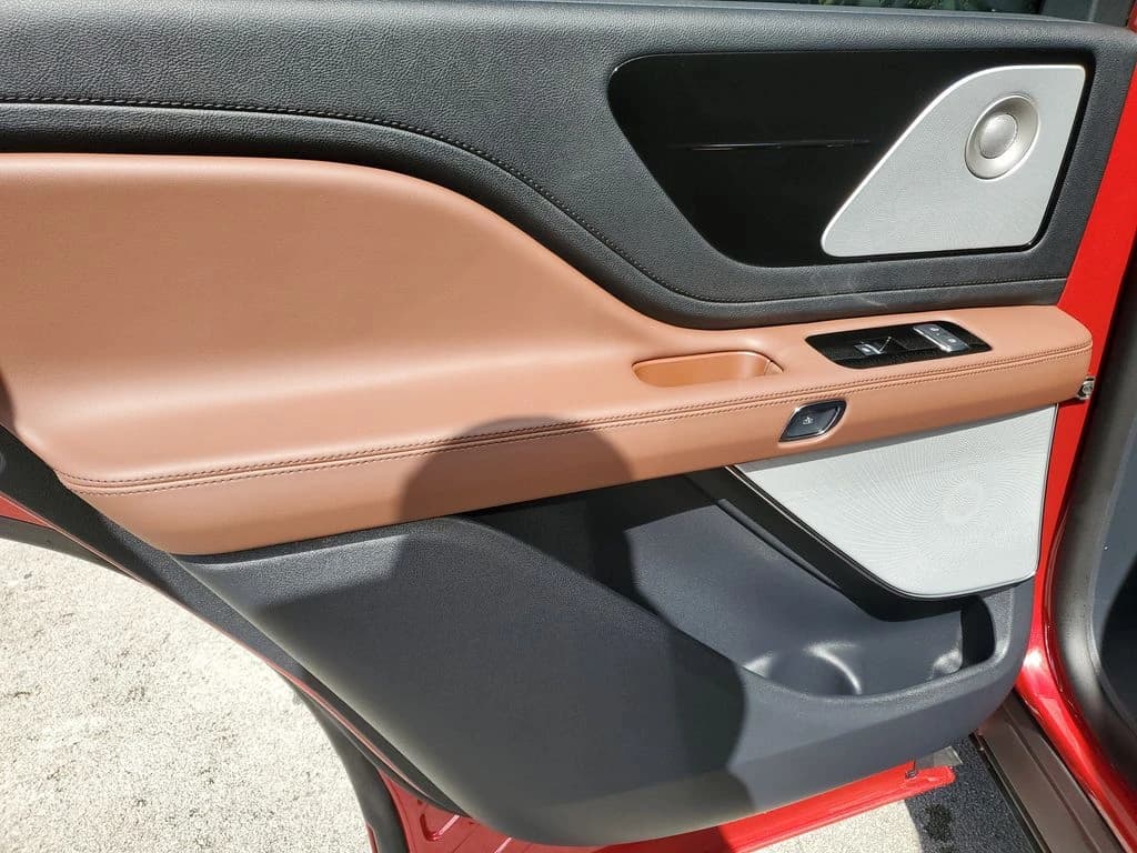 Lincoln Aviator Reserve RWD 2026 — side view