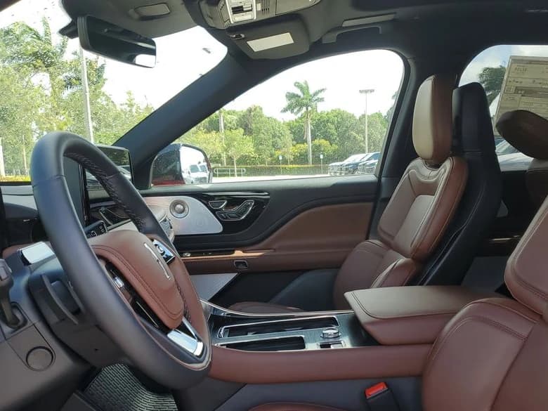 Lincoln Aviator Reserve RWD 2026 — side view