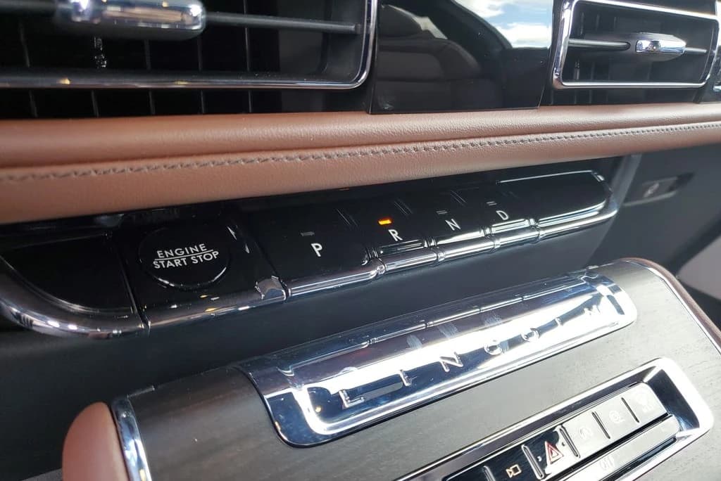 Lincoln Aviator Reserve RWD 2026 — side view