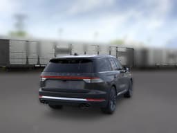Lincoln Aviator Reserve AWD 2025 — side view