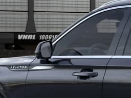Lincoln Aviator Reserve AWD 2025 — side view