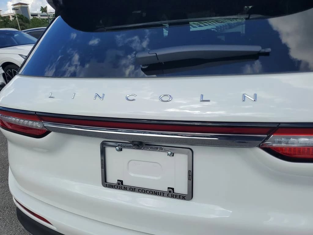 Lincoln Corsair Premiere FWD 2026 — side view