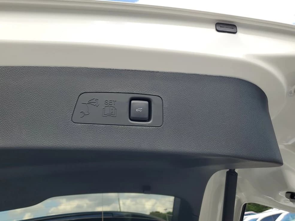 Lincoln Corsair Premiere FWD 2026 — side view