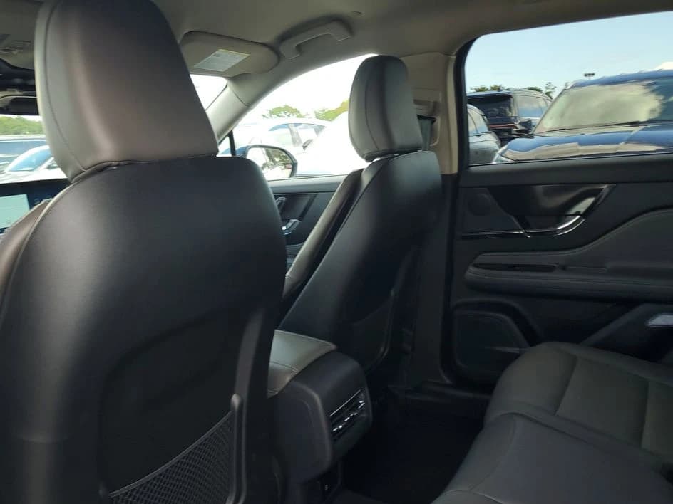 Lincoln Corsair Premiere FWD 2026 — side view