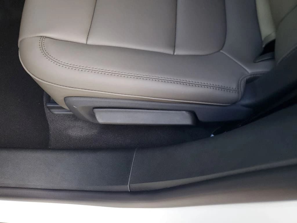 Lincoln Corsair Premiere FWD 2026 — side view