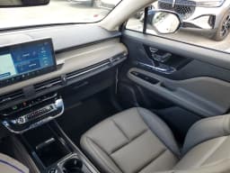 Lincoln Corsair Premiere FWD 2026 — side view
