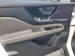 Lincoln Corsair Premiere FWD 2026 — side view