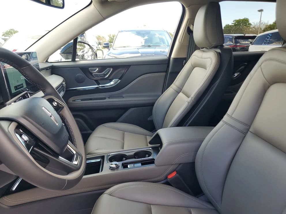 Lincoln Corsair Premiere FWD 2026 — side view
