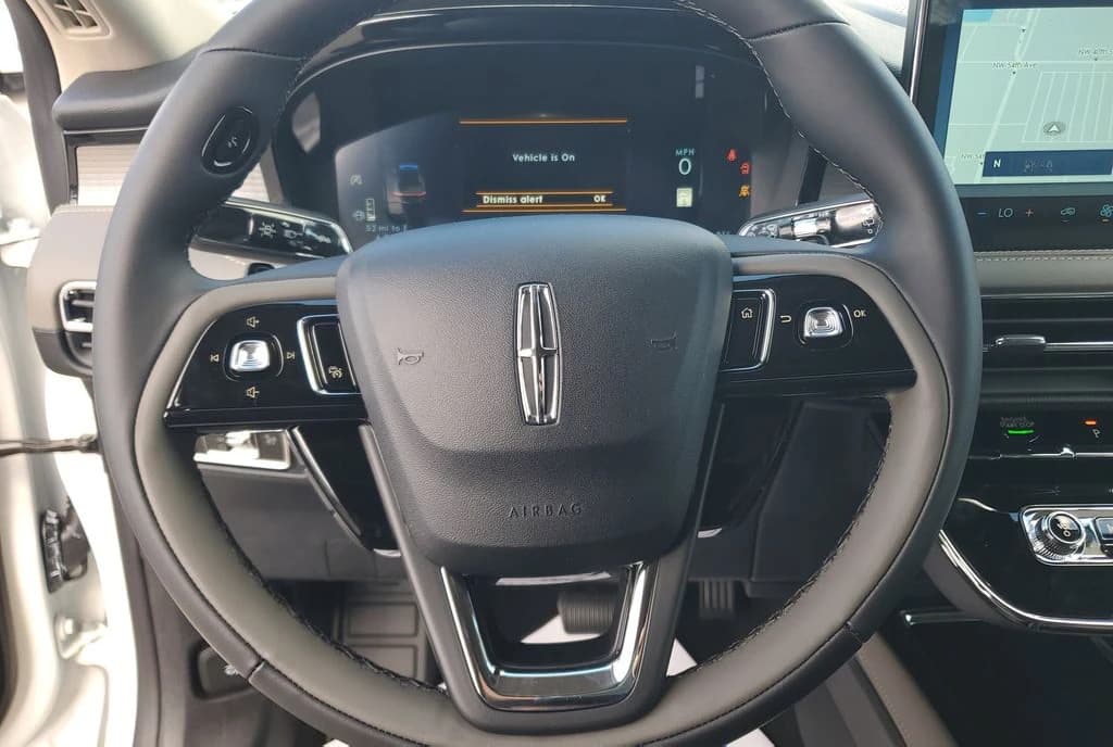 Lincoln Corsair Premiere FWD 2026 — side view