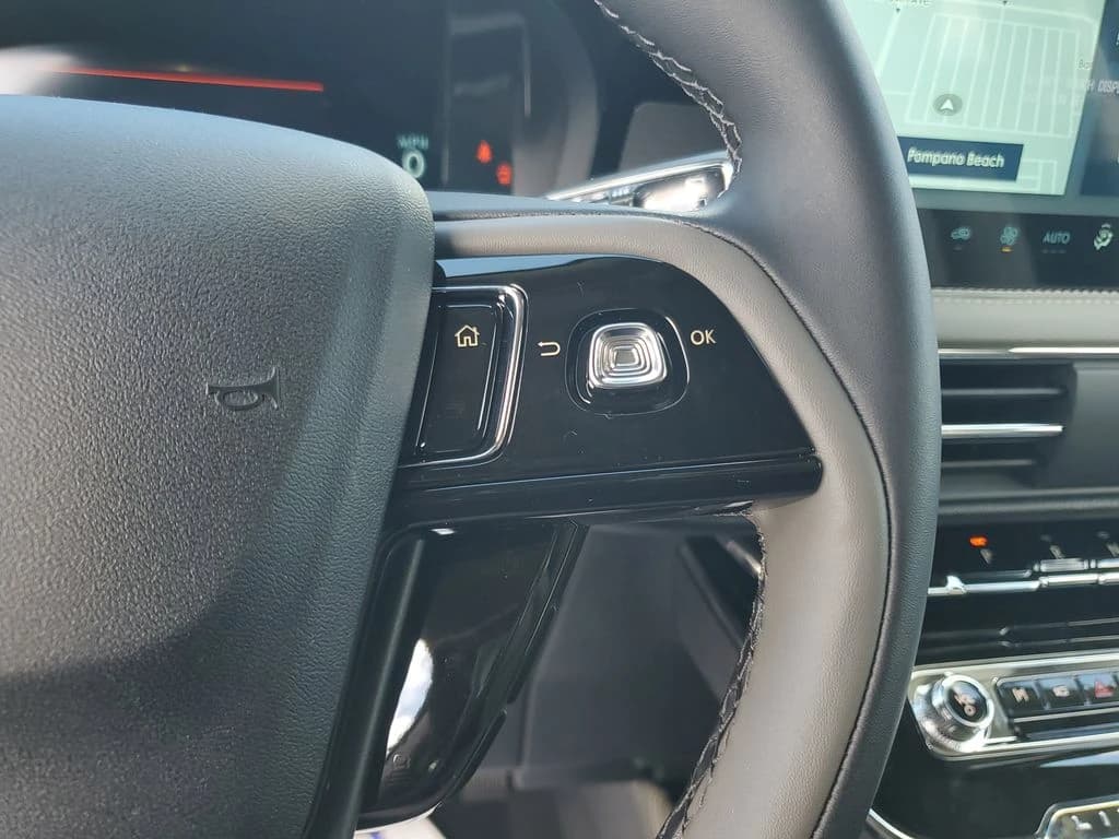 Lincoln Corsair Premiere FWD 2026 — side view