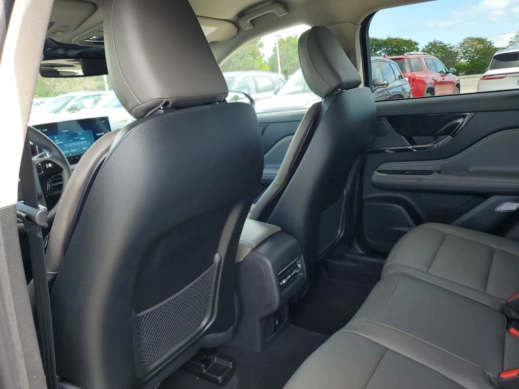 Lincoln Corsair Premiere FWD 2026 — side view