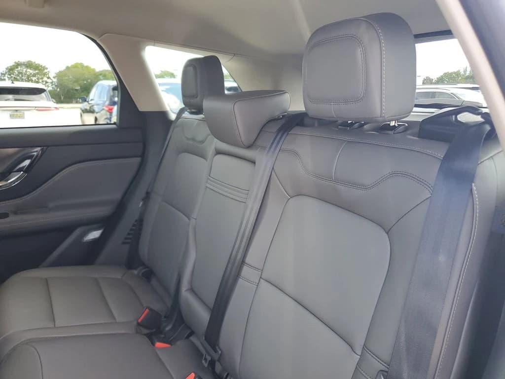 Lincoln Corsair Premiere FWD 2026 — side view