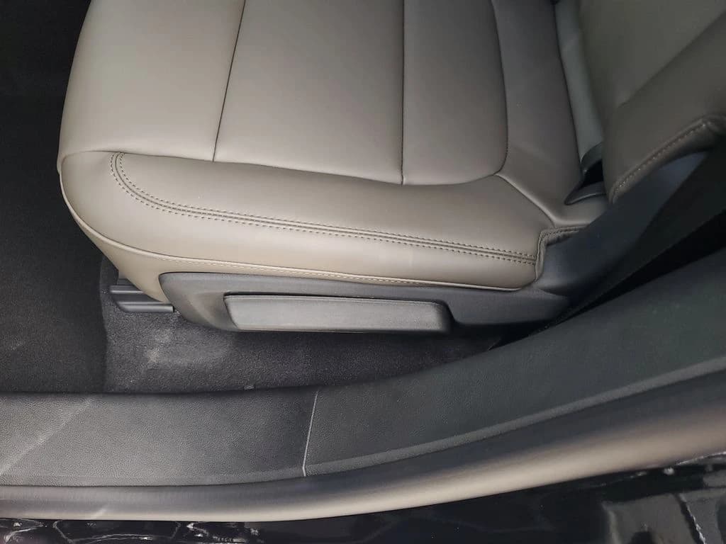 Lincoln Corsair Premiere FWD 2026 — side view