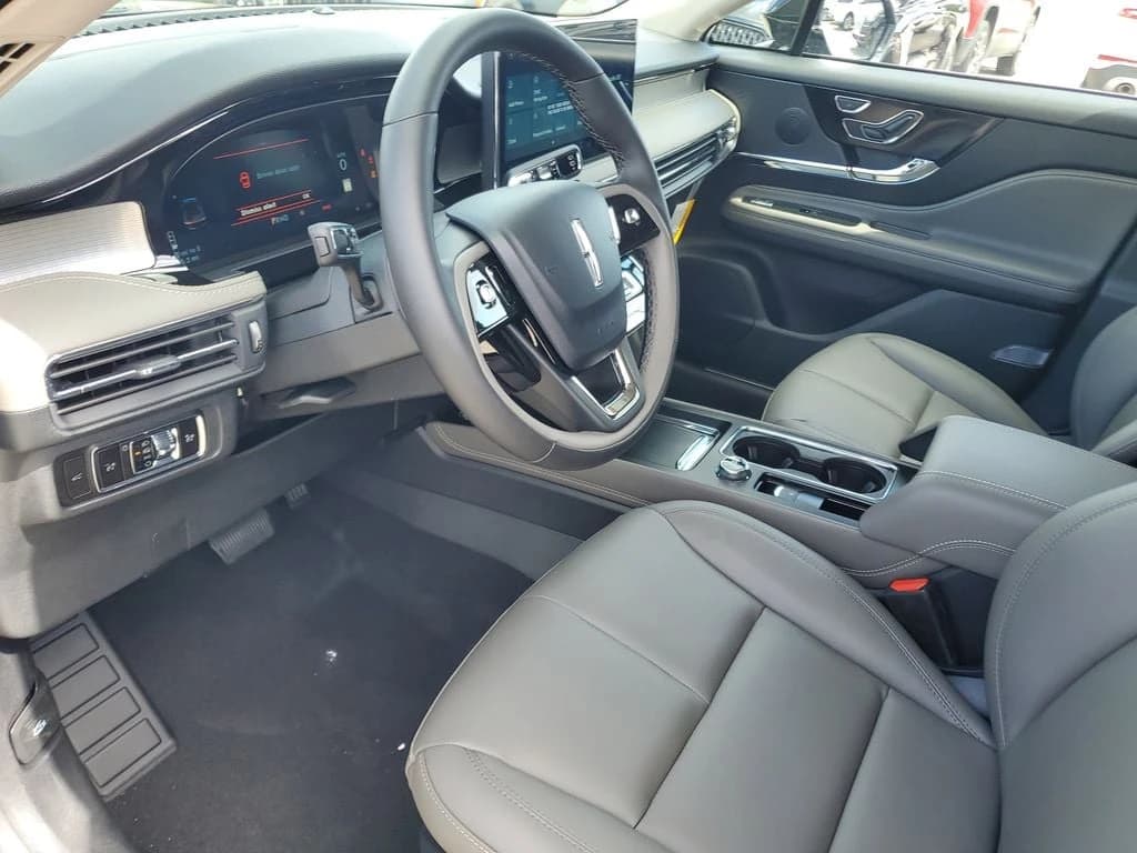 Lincoln Corsair Premiere FWD 2026 — side view