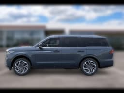 Lincoln Navigator Reserve 4x4 2026 — side view