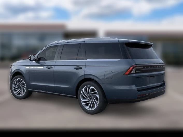 Lincoln Navigator Reserve 4x4 2026 — side view