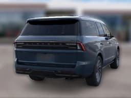 Lincoln Navigator Reserve 4x4 2026 — side view