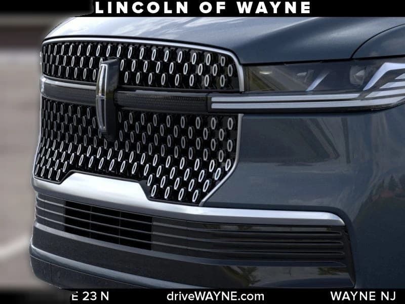 Lincoln Navigator Reserve 4x4 2026 — side view