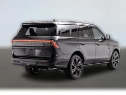 Lincoln Navigator Reserve 4x4 2027 — side view