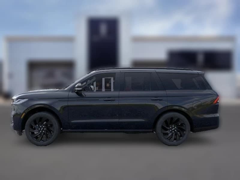 Lincoln Navigator Reserve 4x4 2026 — side view