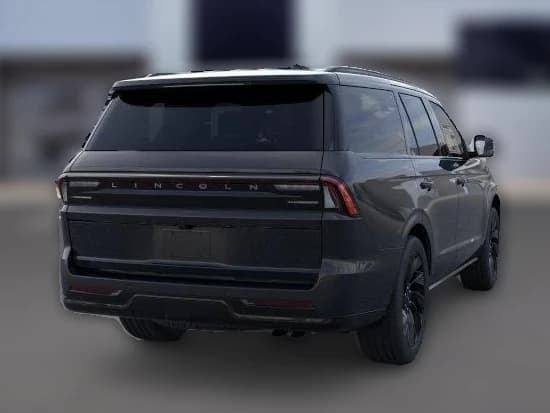 Lincoln Navigator Reserve 4x4 2026 — side view