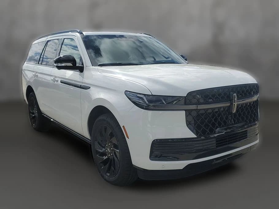 Lincoln Navigator Reserve 4x4 2025 — side view