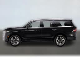 Lincoln Navigator Reserve 4x4 2026 — side view