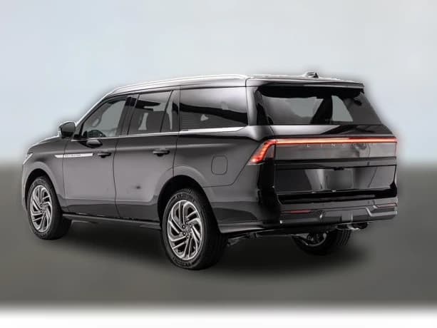 Lincoln Navigator Reserve 4x4 2026 — side view