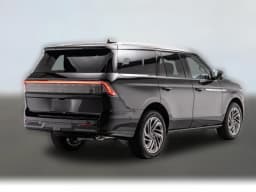 Lincoln Navigator Reserve 4x4 2026 — side view