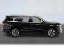 Lincoln Navigator Reserve 4x4 2026 — side view