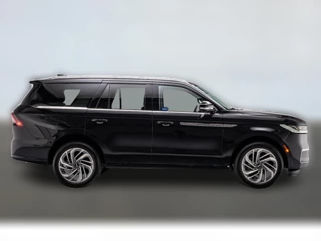 Lincoln Navigator Reserve 4x4 2026 — side view