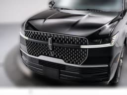 Lincoln Navigator Reserve 4x4 2026 — side view