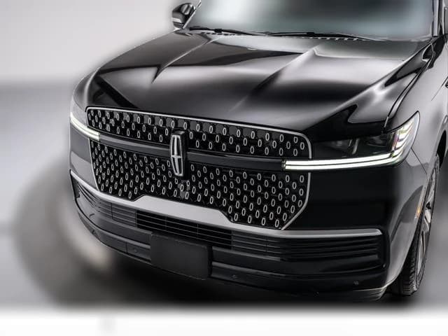 Lincoln Navigator Reserve 4x4 2026 — side view