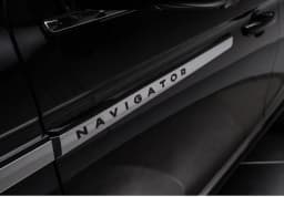 Lincoln Navigator Reserve 4x4 2026 — side view