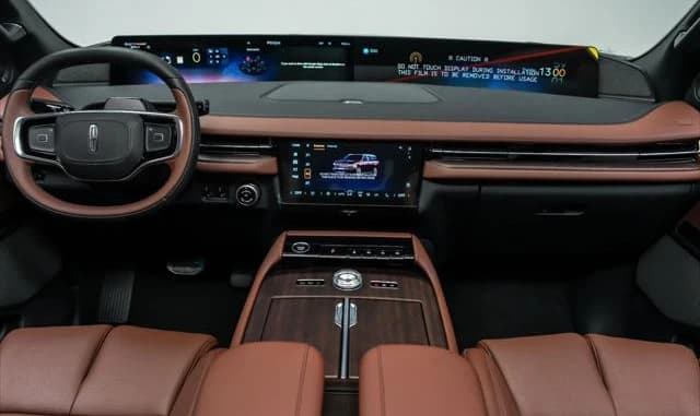 Lincoln Navigator Reserve 4x4 2026 — side view
