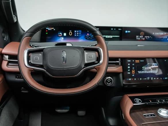 Lincoln Navigator Reserve 4x4 2026 — side view