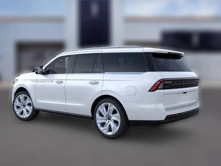 Lincoln Navigator Reserve 4x4 2025 — side view