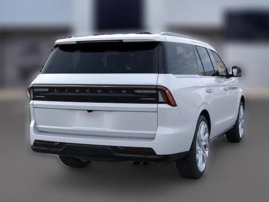 Lincoln Navigator Reserve 4x4 2025 — side view