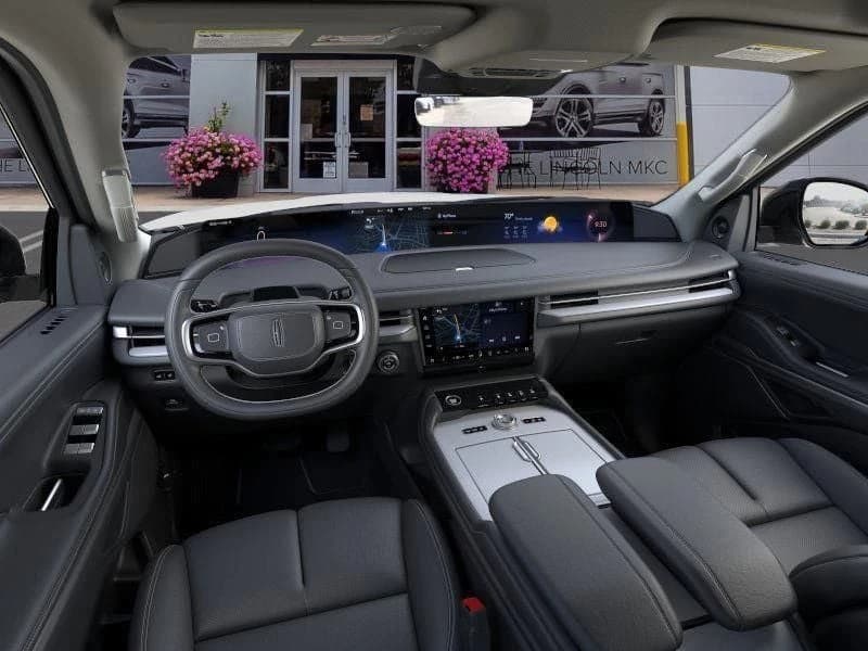 Lincoln Navigator Reserve 4x4 2025 — side view