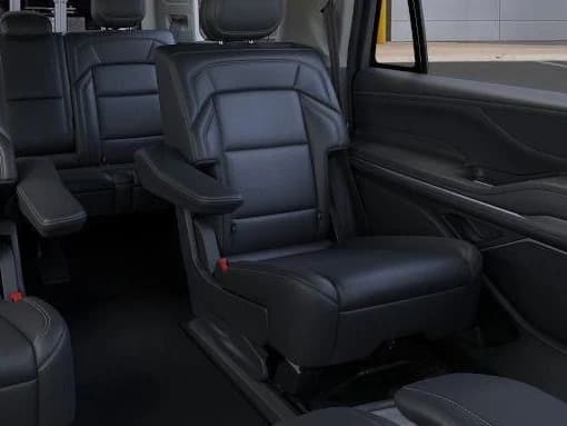 Lincoln Navigator Reserve 4x4 2025 — side view