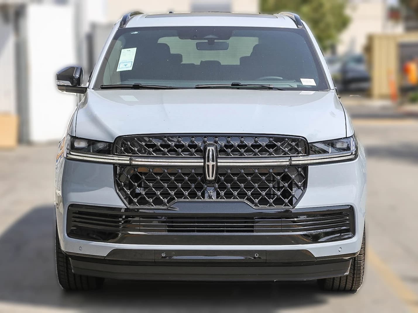 Lincoln Navigator Reserve 4x4 2026 — side view