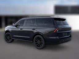 Lincoln Navigator Reserve 4x4 2026 — side view