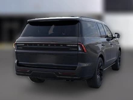 Lincoln Navigator Reserve 4x4 2026 — side view